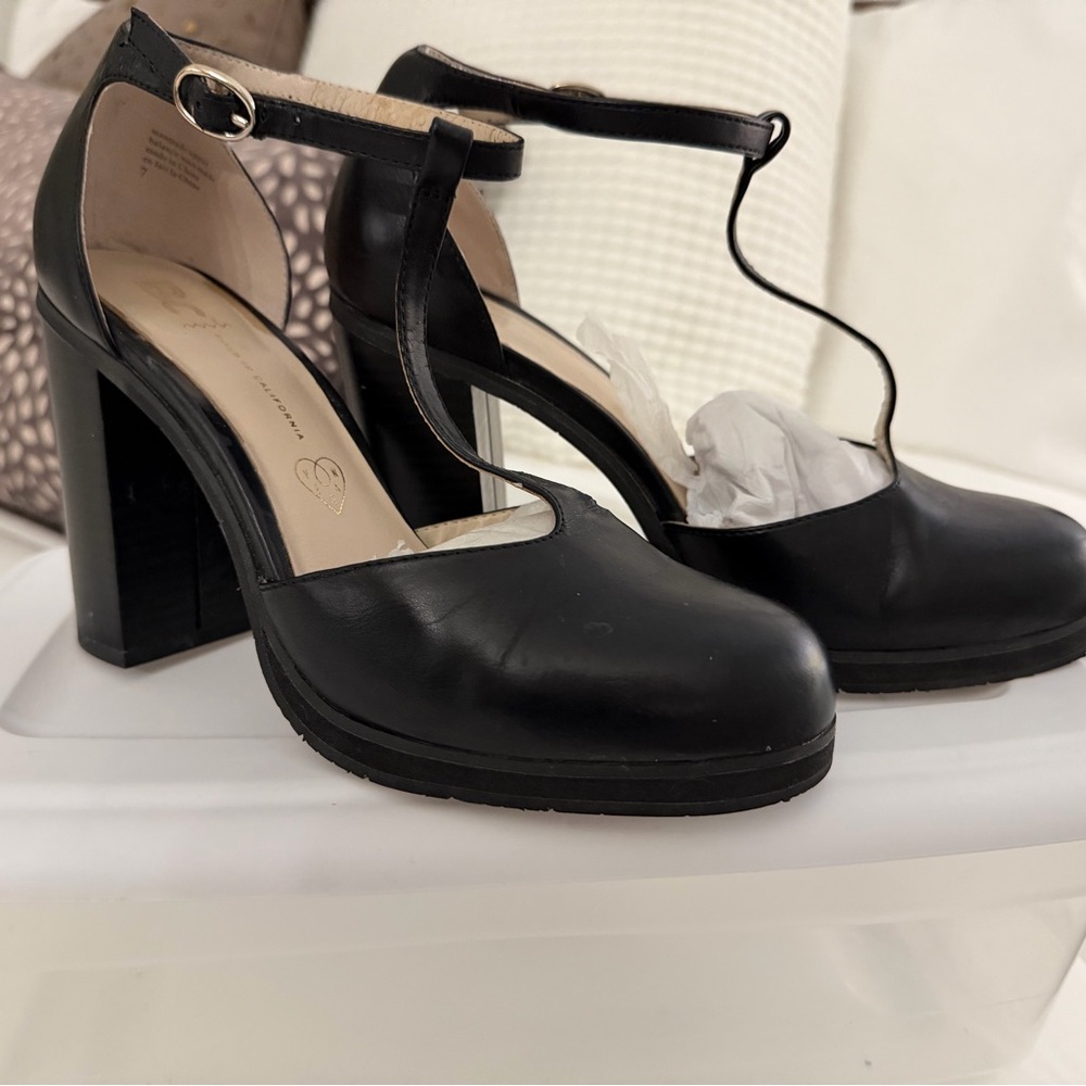 Born on California Elegant Black Women's t-strap Heels Size 7.
